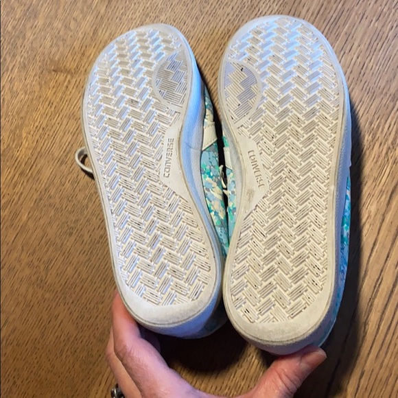 Floral athletic converse low tops - Picture 4 of 5